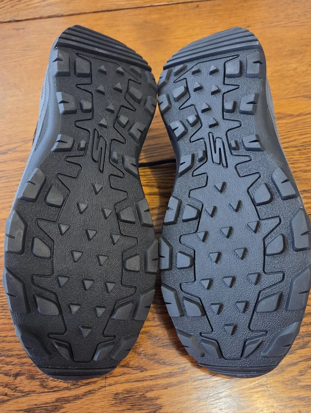 Skechers Men's Go Trail Algoga titude Sneakers Shoes Size 8 NWOT